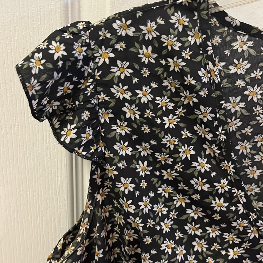 3/$20 Shein black ruffle sleeve, V-neck daisy flower dress-New - Picture 5 of 7
